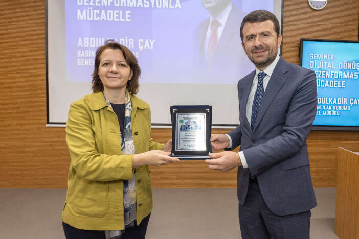 gazetecilikte-yeni-donem-abdulkadir-cay-yapay-zeka-tehlikesine-dikkat-cekti