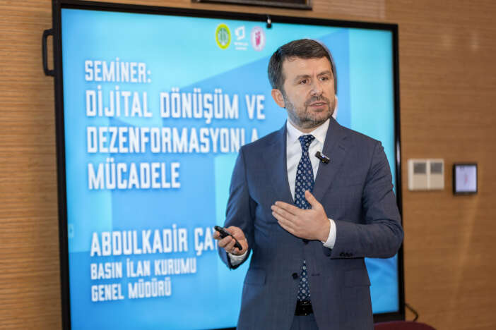 gazetecilikte-yeni-donem-abdulkadir-cay-yapay-zeka-tehlikesine-dikkat-cekti