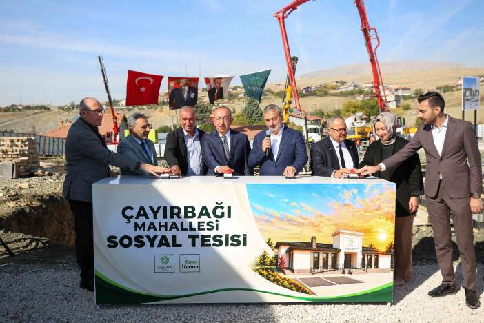 konyada-yatirimlar-hiz-kesmiyor-bir-mahallede-temel-atildi-digerine-mujdesi-verildi