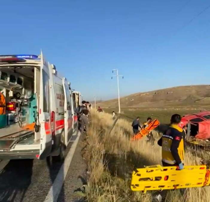 konyada-parke-iscilerini-tasiyan-minibus-devrildi-6-yarali-var