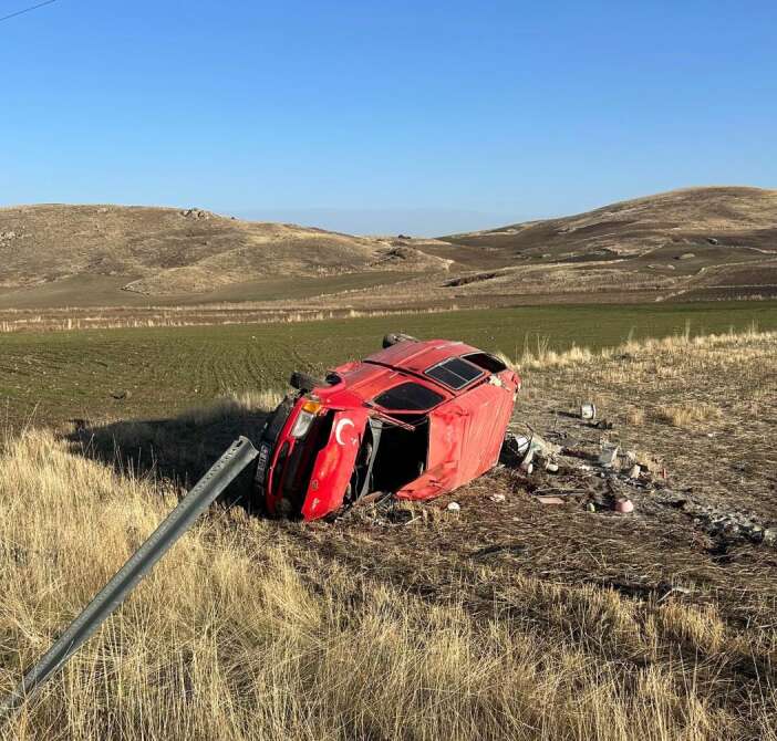 konyada-parke-iscilerini-tasiyan-minibus-devrildi-6-yarali-var