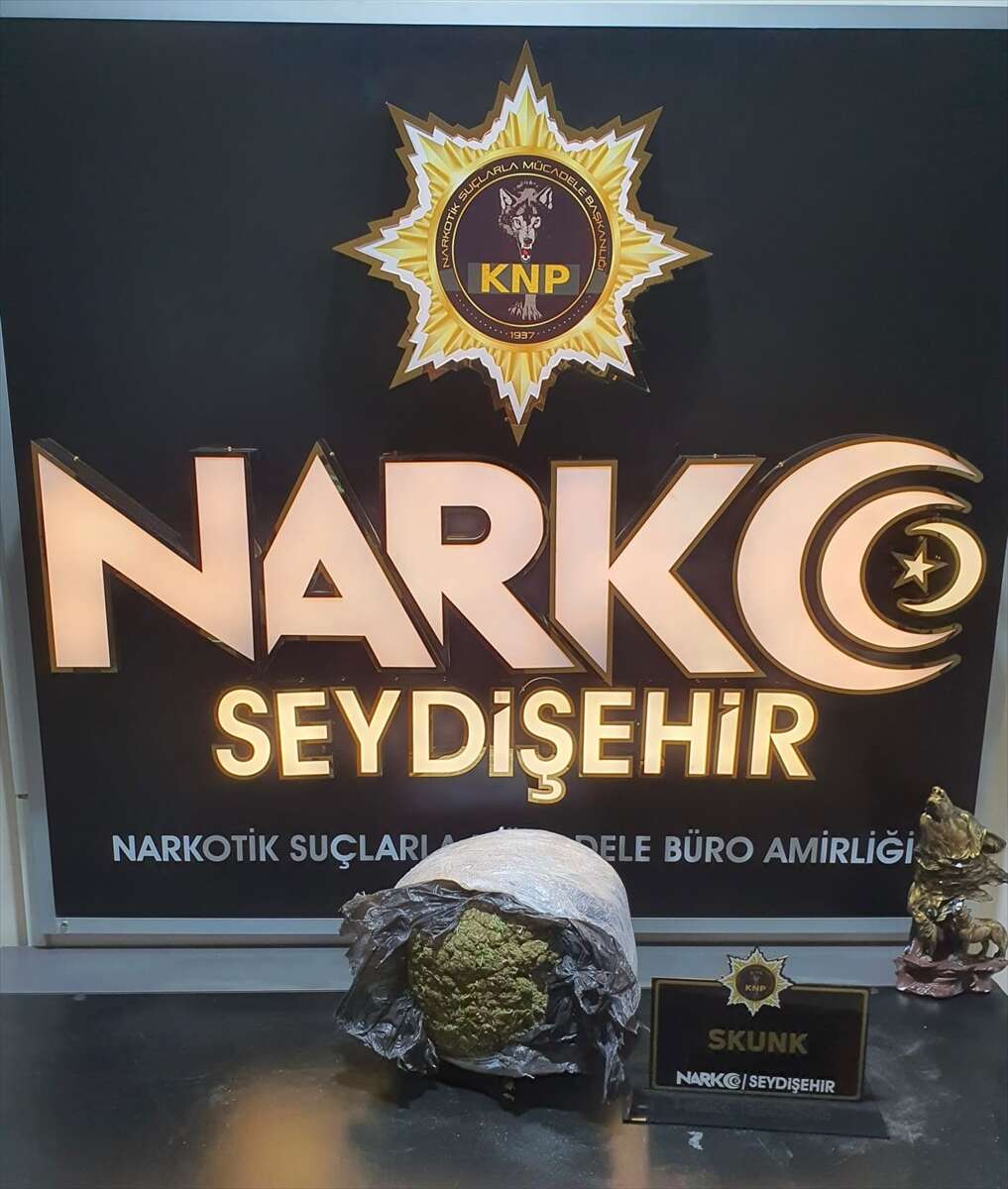 konyada-polis-araci-durdurdu-bagajdaki-kovanin-icinden-zehir-cikti