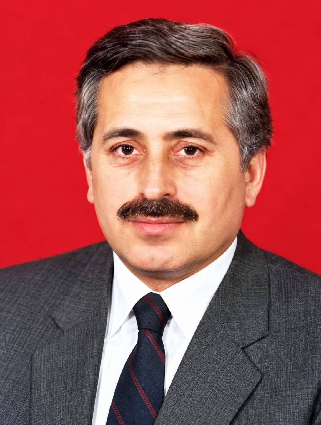 konyanin-eski-bakani-saffet-sert-hayatini-kaybetti