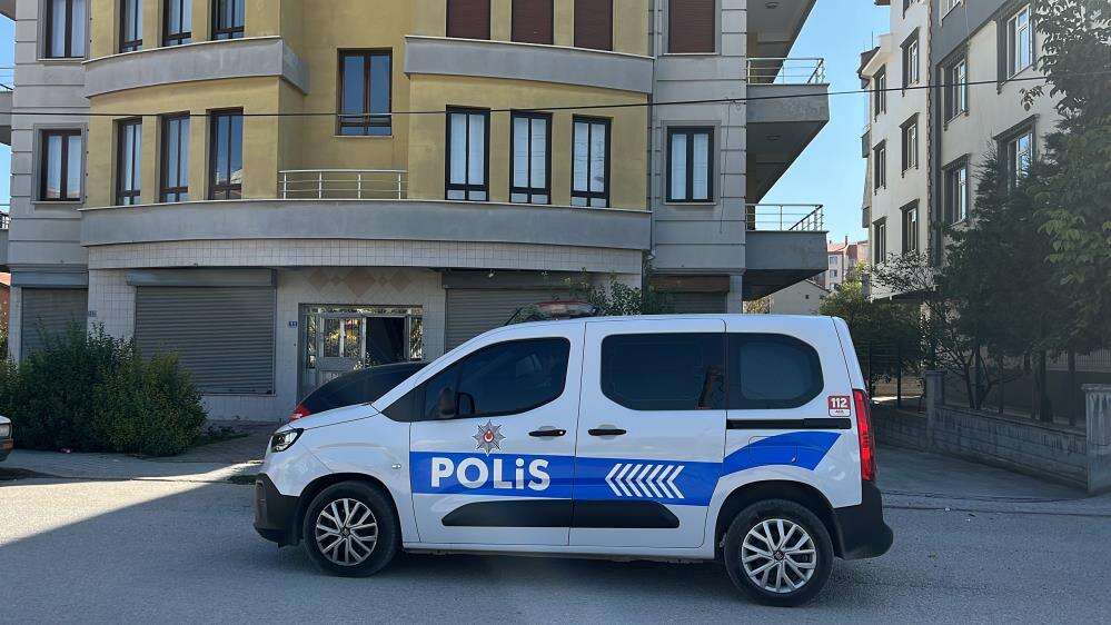 konyada-kedi-tuyu-silkeleme-kavgasi-2-komsu-birbirini-bicakladi