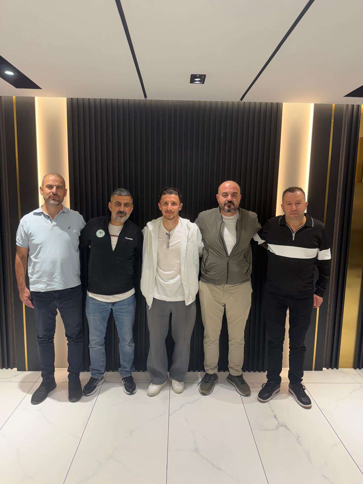 konyaspor-taraftarindan-kritik-mac-oncesi-enis-bardhiye-anlamli-ziyaret