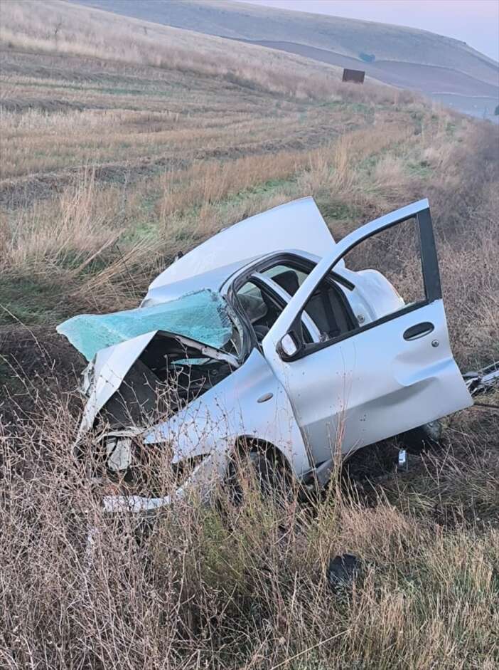 konya-yolunda-otomobiller-kafa-kafaya-carpisti-3-kisi-hayatini-kaybetti