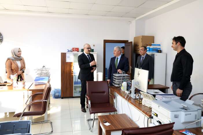 konyada-dikkat-ceken-ziyaret-vali-akin-ticaret-il-muduru-burak-nerse-ile-gorustu