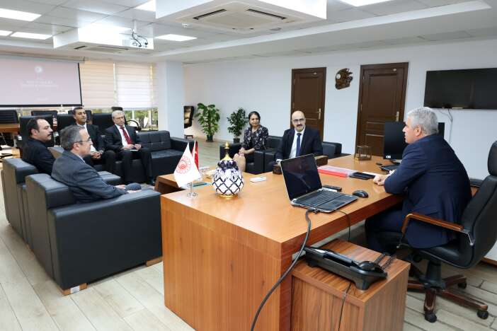 konyada-dikkat-ceken-ziyaret-vali-akin-ticaret-il-muduru-burak-nerse-ile-gorustu
