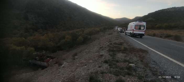 konyada-traktor-yuklu-kamyon-ucuruma-yuvarlandi