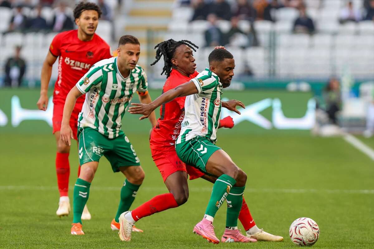 konyaspor-yenilgisi-sonrasi-bernd-storck-konustu-iki-gole-tepki-gosterdi