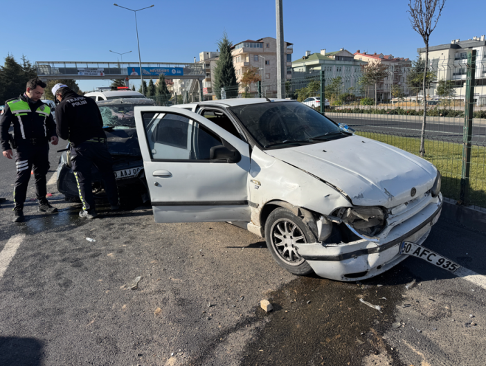 kpss-yolunda-zincirleme-kaza-ogrencilerin-imdadina-polis-yetisti