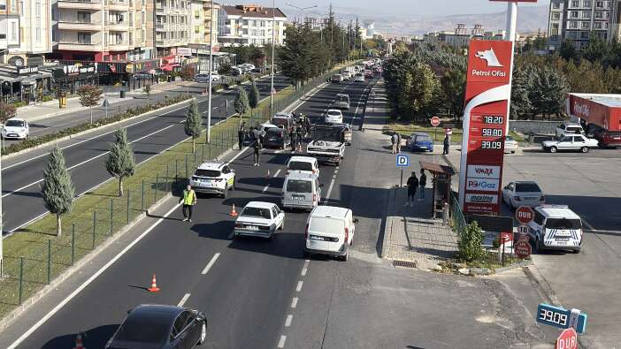 kpss-yolunda-zincirleme-kaza-ogrencilerin-imdadina-polis-yetisti
