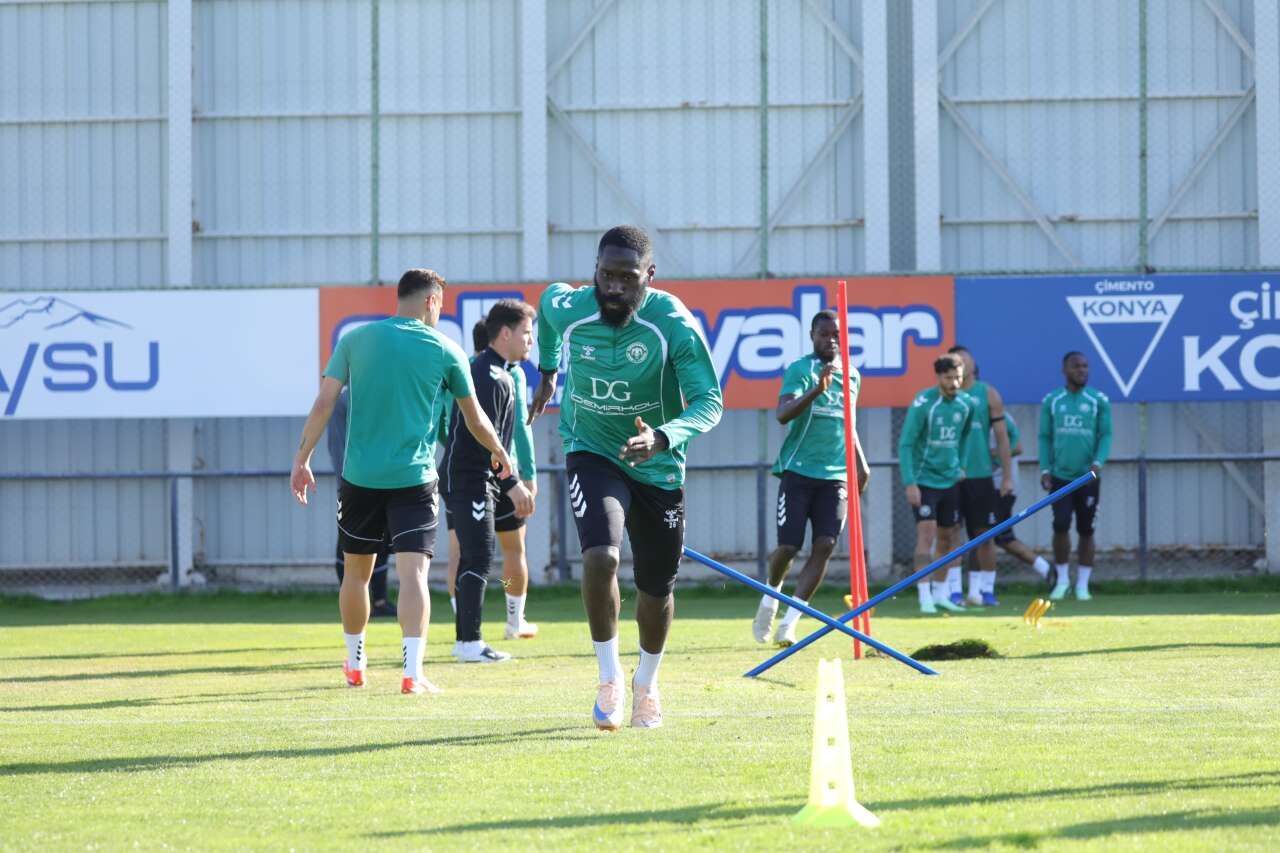 konyaspor-galibiyet-sonrasi-gozunu-galatasaray-macina-dikti