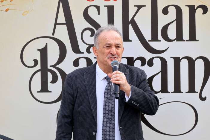seker-fabrikasindan-mevlana-meydanina-uzanan-60-yillik-gelenek-konya-asiklar-bayrami-basladi
