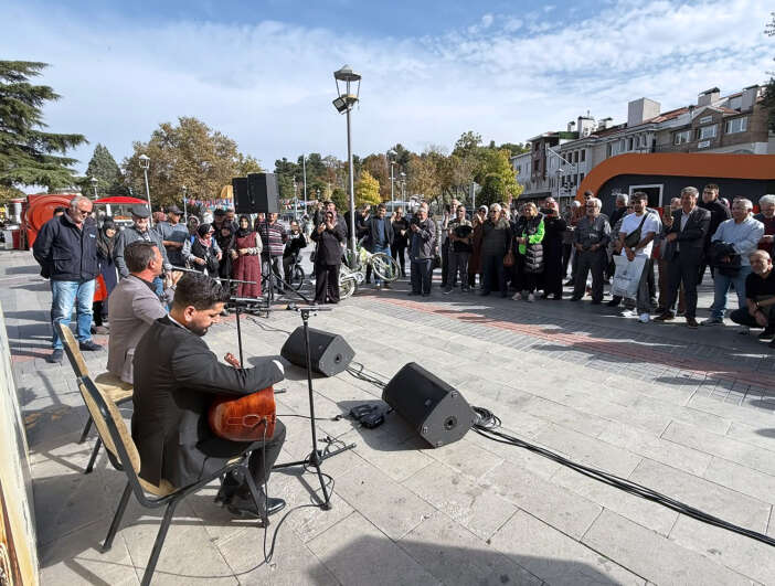 seker-fabrikasindan-mevlana-meydanina-uzanan-60-yillik-gelenek-konya-asiklar-bayrami-basladi