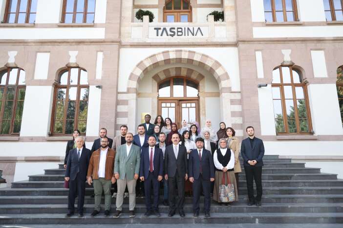 konyada-dunya-genc-yazarlarini-bulusturan-programda-altay-dan-dikkat-ceken-mesaj
