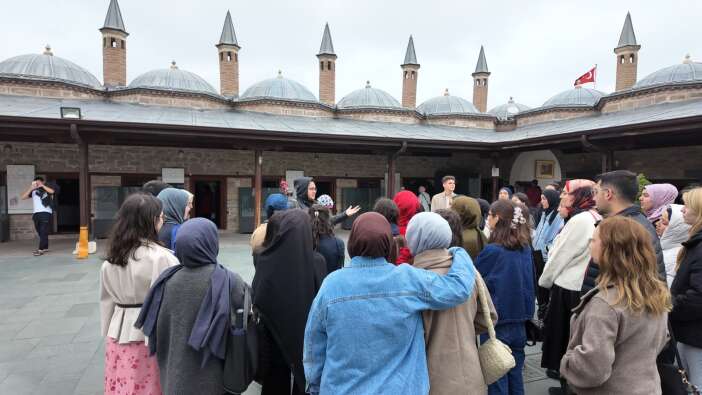konyaya-universite-icin-geldiler-5-onemli-durakta-sehri-kesfettiler