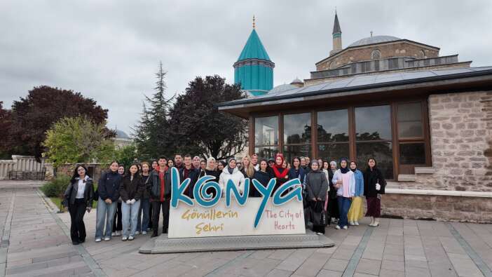 konyaya-universite-icin-geldiler-5-onemli-durakta-sehri-kesfettiler