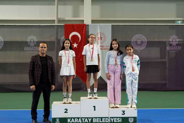 konyada-29-ekim-tenis-turnuvasi-sona-erdi