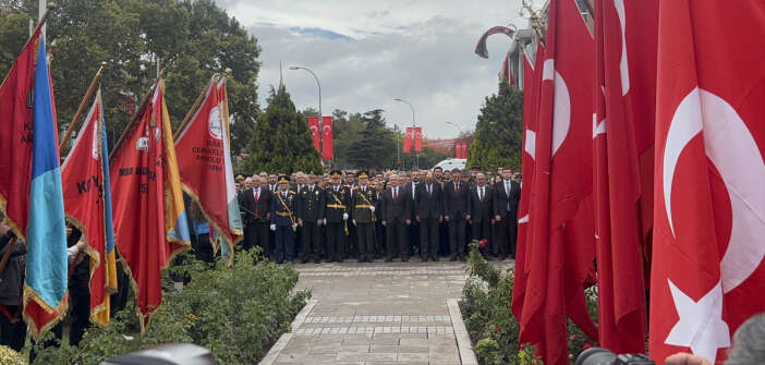 konyada-cumhuriyet-bayrami-kutlaniyor-ilk-toren-ataturk-anitinda-yapildi