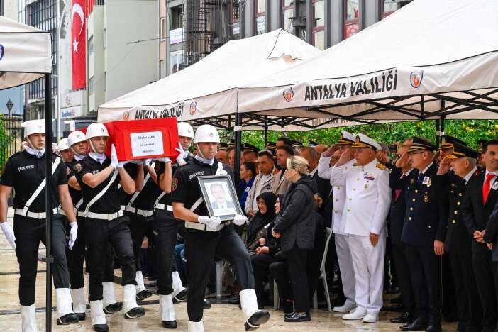 valinin-en-zor-gunu-dun-birlikte-cenazedeydi-bugun-onu-tabutta-konyaya-ugurladi