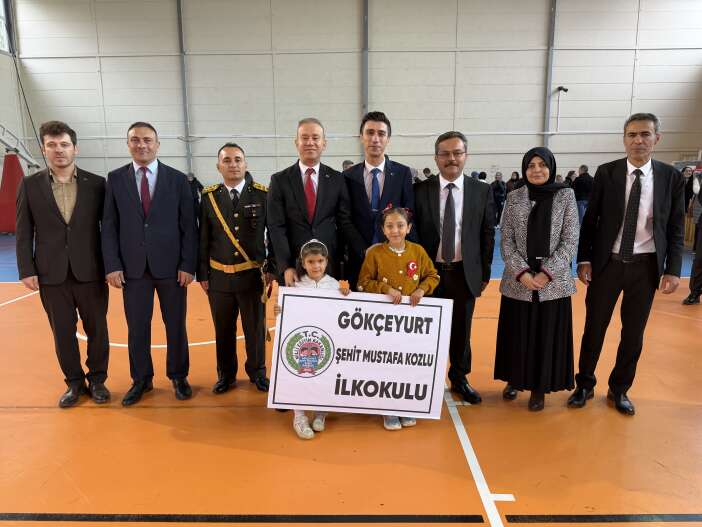 konyanin-unlu-okuluna-arkadas-geldi-cumhuriyet-coskusu-ikiye-katlandi