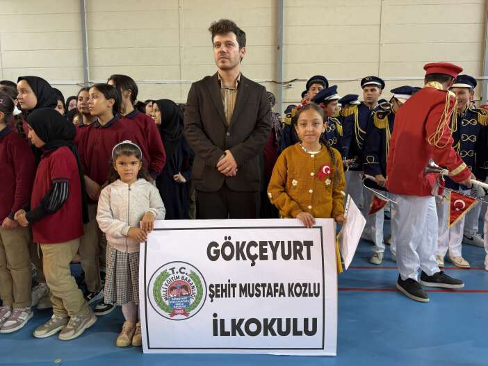 konyanin-unlu-okuluna-arkadas-geldi-cumhuriyet-coskusu-ikiye-katlandi