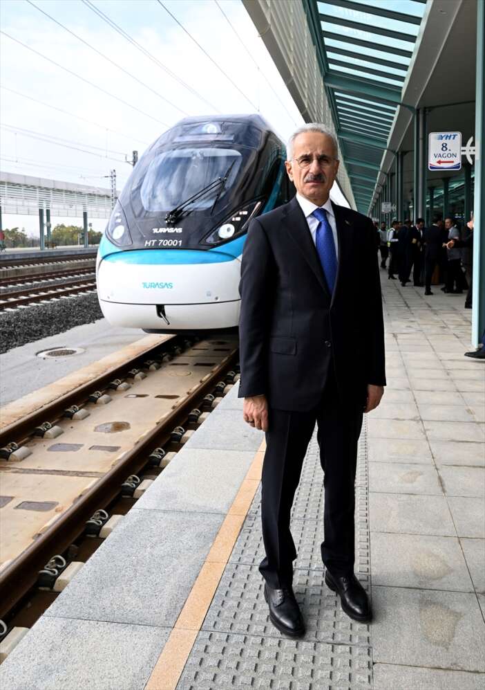 yerli-ve-milli-tren-konyaya-ulasimi-hizlandiracak-250-kilometre-hiza-ulasti