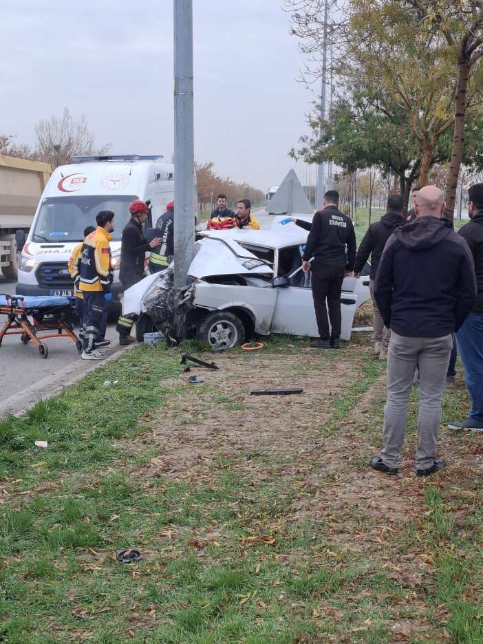 konyada-gece-vardiyasi-donusu-kaza-otomobil-beton-direge-carpti