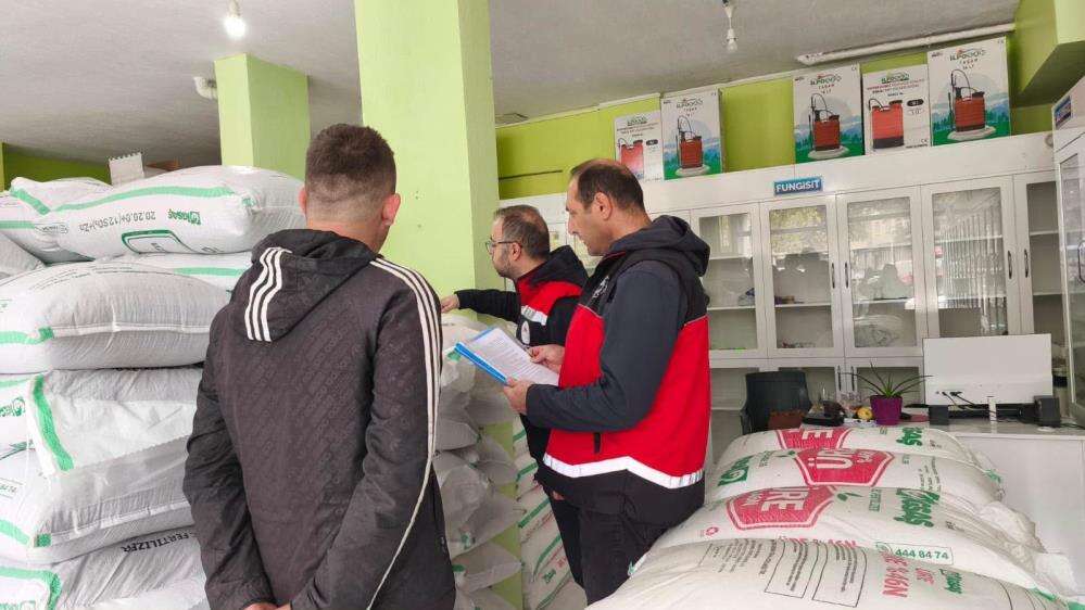 konyada-gubre-bayilerine-denetim-etiket-ve-barkodlar-incelendi