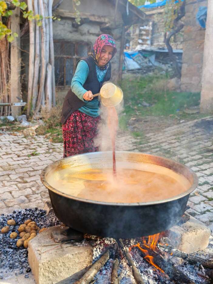 konyada-kazanlar-kayniyor-bu-lezzetin-esi-yok