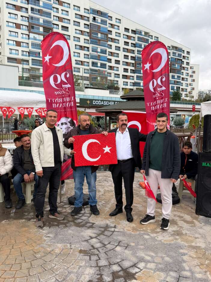 konyanin-en-buyuk-sitesinde-cumhuriyet-coskusu