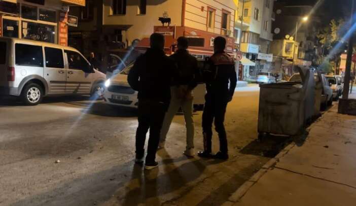 polis-diye-onunu-kesti-vatandasa-saldirdi