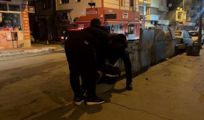 polis-diye-onunu-kesti-vatandasa-saldirdi