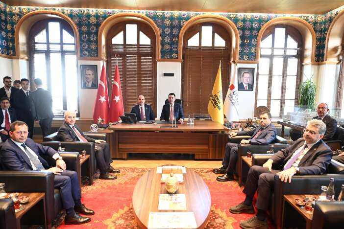 murat-kurum-memleketi-konyada-is-birligi-devam-edecek