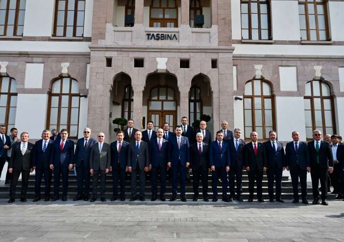 murat-kurum-memleketi-konyada-is-birligi-devam-edecek