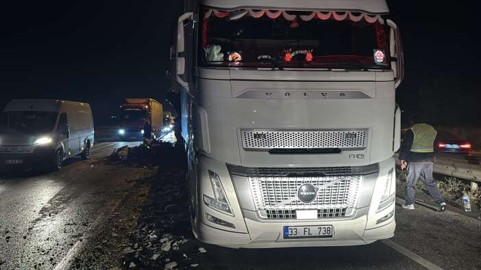 turistleri-tasiyan-otobus-nar-yuklu-tirla-carpisti-10-yarali-var