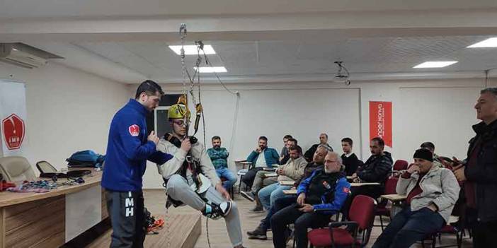 Konya’da gönüllülere arama-kurtarma eğitimi veriliyor